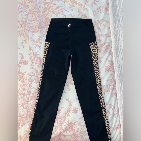Zyia Active Black & Animal Print Leggings - Picture 3 of 7